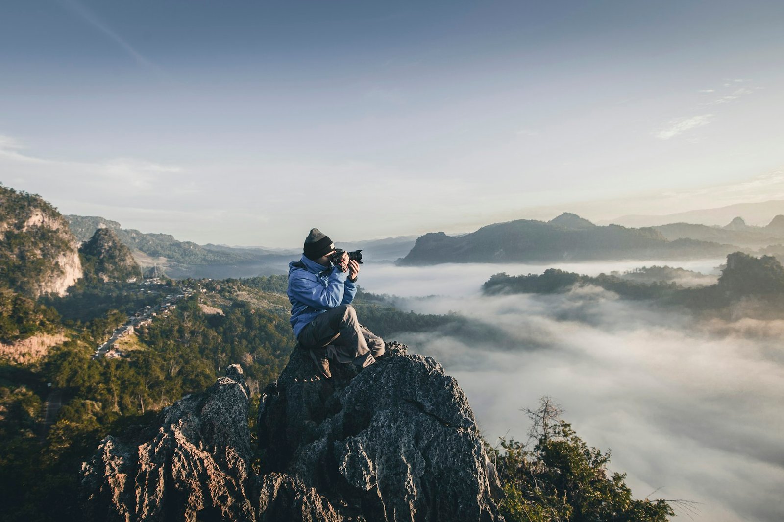 Fotografías y vídeos organizados por experiencia, lugar y evento.